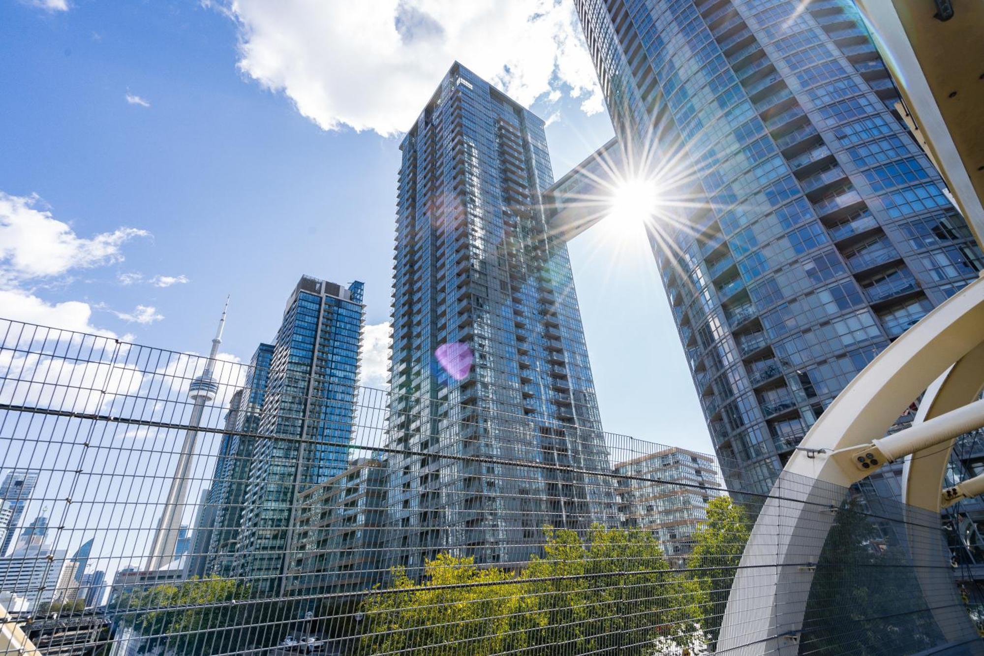 Exquisite Condos By Cn Tower With Parking Toronto Luaran gambar
