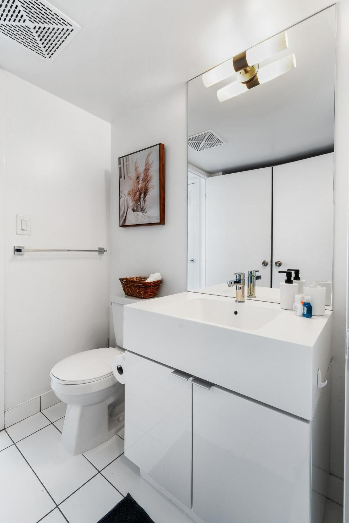 Exquisite Condos By Cn Tower With Parking Toronto Luaran gambar