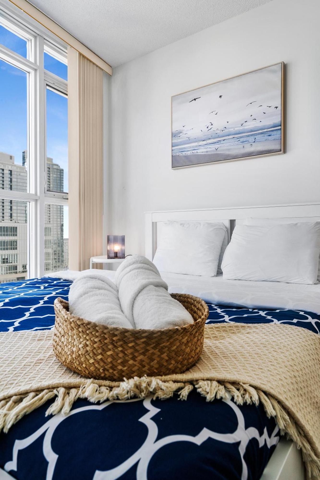 Exquisite Condos By Cn Tower With Parking Toronto Luaran gambar