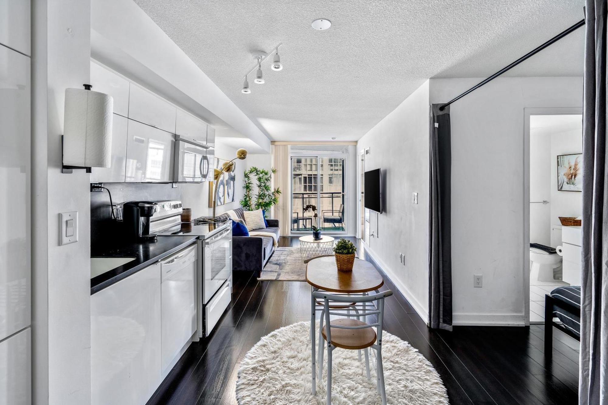 Exquisite Condos By Cn Tower With Parking Toronto Luaran gambar